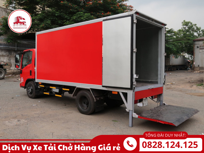 xe tải chở hàng